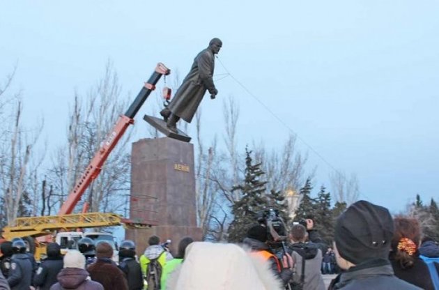 У Миколаєві знесли пам'ятник Леніну