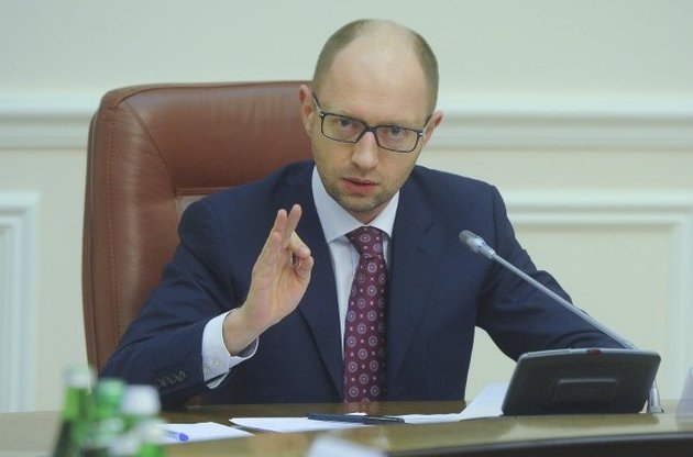 Яценюк пообещал русскому языку "фактически те же" права, что и украинскому