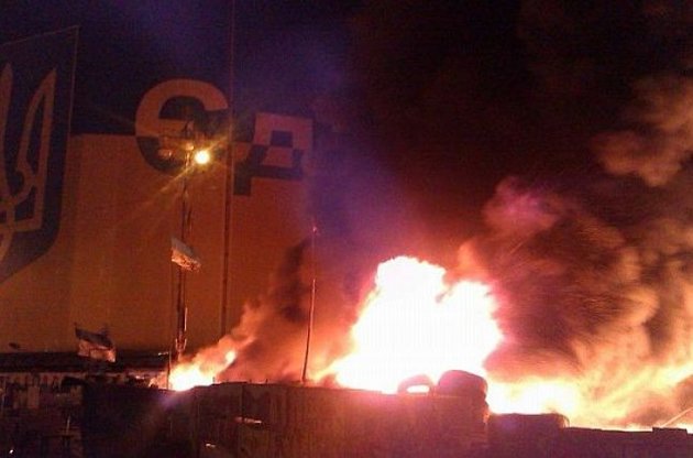 Пожар на Крещатике: горела баррикада Майдана
