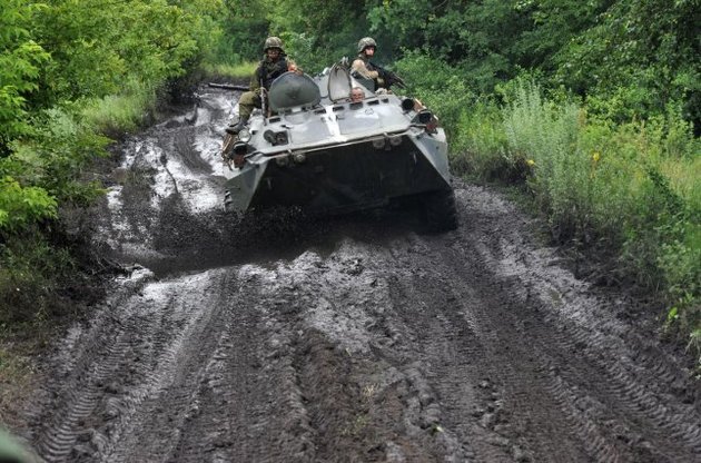 Силы АТО захватили на Донбассе 4 бронемашины, 3 танка и 3 "Града" боевиков