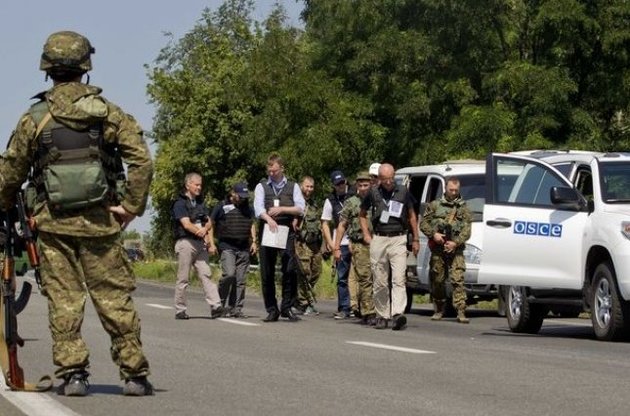 На Луганщині представники ОБСЄ потрапили під обстріл бойовиків