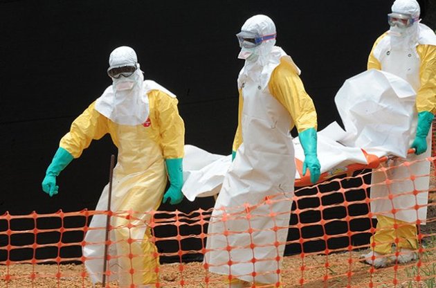 Кількість жертв лихоманки Ебола сягнула 4,5 тисяч, і епідемія розростається