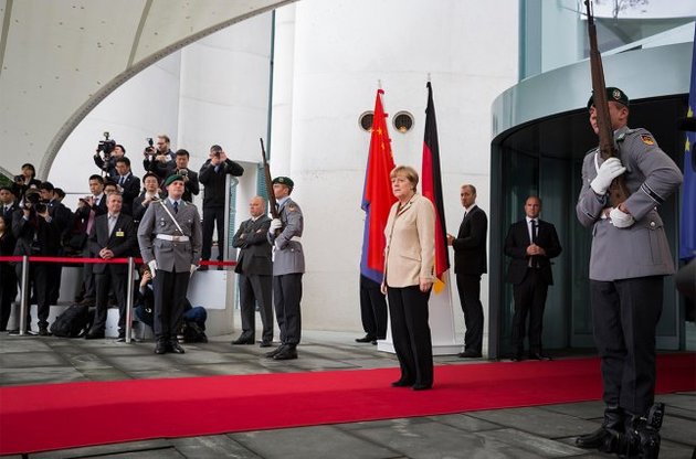 Меркель зажадала від Росії вирішального кроку для деескалації в Донбасі