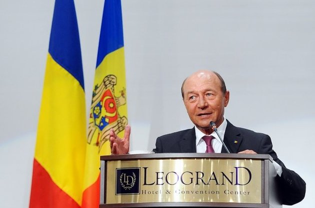 Румынский президент решил стать гражданином Молдовы