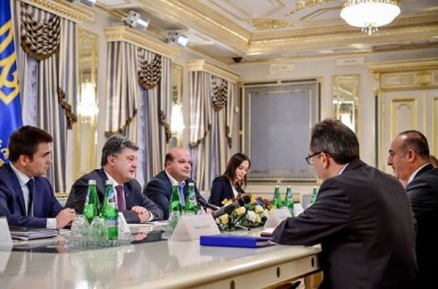 Порошенко попросил Турцию усилить поддержку крымскотатарского народа