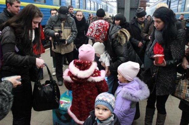 Почти полмиллиона украинцев стали вынужденными переселенцами из зоны АТО
