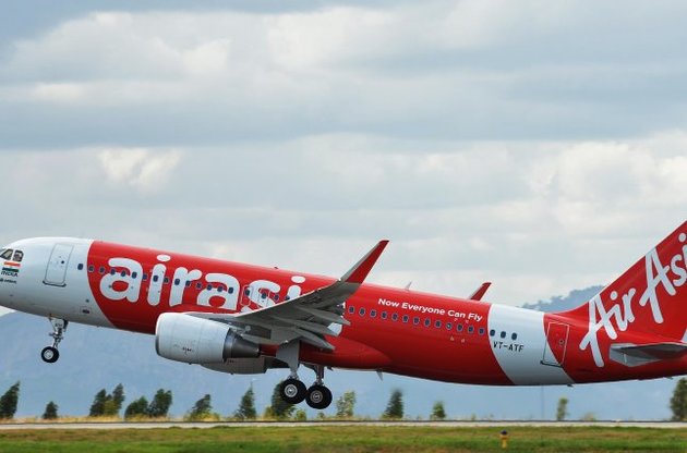 Спасатели обнаружили на месте крушения самолета AirAsia крупные обломки