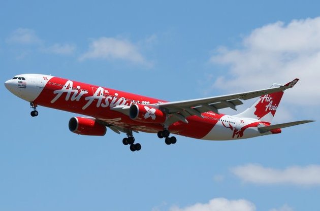 Пошукову операцію літака AirAsia відновлено