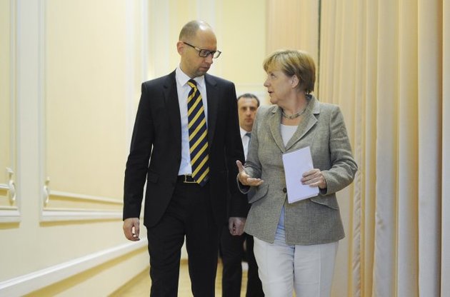 Меркель примет Яценюка в Берлине 8 января