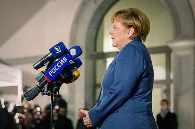 Меркель не захотела, чтобы Керри был на встрече с Порошенко и Олландом – источник