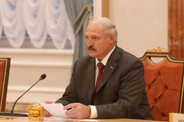 Лукашенко запропонував вивести українські війська з Дебальцевого під гарантії Білорусі
