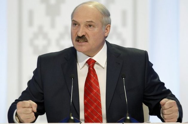 Лукашенко хоче, щоб Україна, Росія і Білорусь разом святкували 9 травня цього року