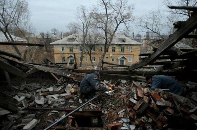 При обстреле боевиками Новолуганского погибли двое мирных жителей