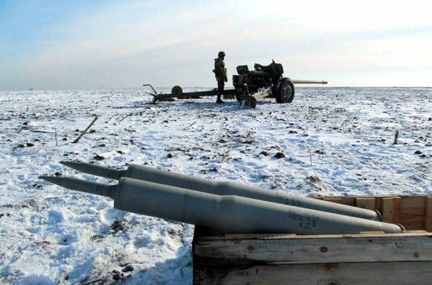 Украинские военные начинают отвод тяжелых вооружений в зоне АТО