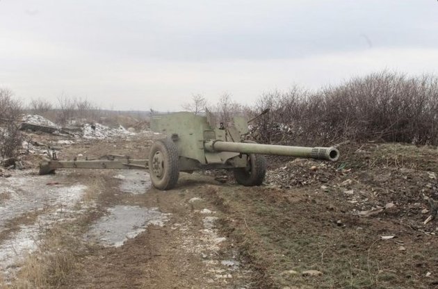 Штаб АТО: украинские войска уже отводят тяжелые вооружения