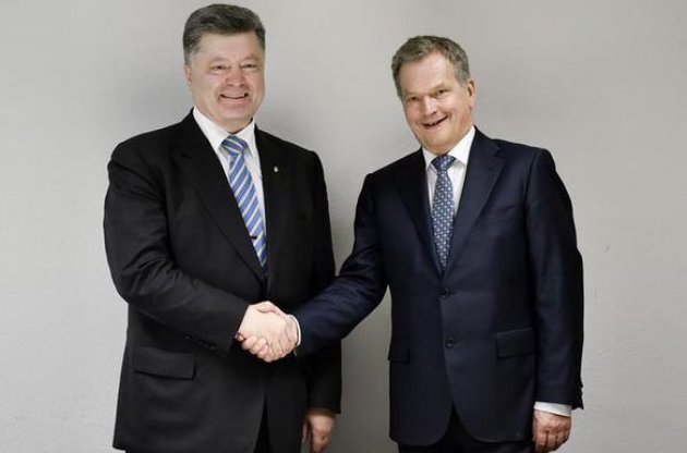 Президент Финляндии пригласил Порошенко осмотреть линию Маннергейма