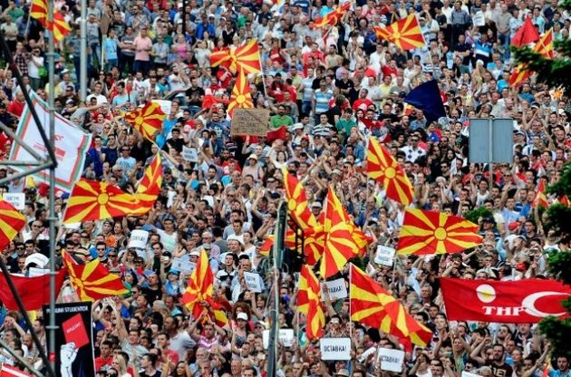 В Македонии десятки тысяч сторонников премьера провели митинг