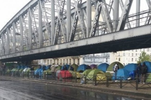 В центре Париже снесли палаточный лагерь нелегальных мигрантов