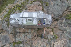 В Перу на скале появился прозрачный отель-капсула для альпинистов