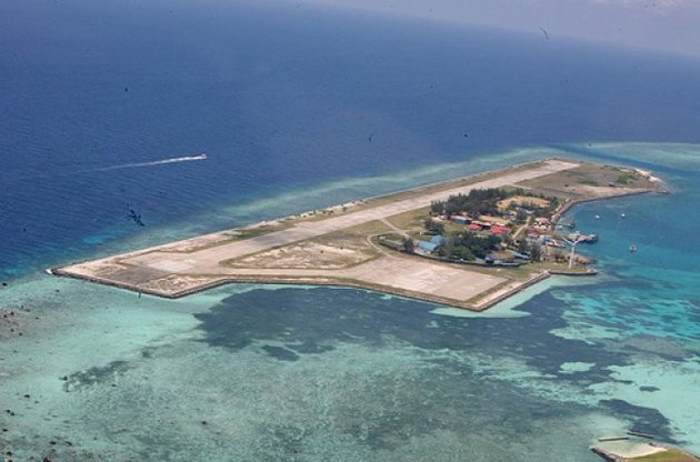 КНР проводит воздушные и морские учения в Южно-Китайском море