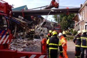 В Нидерландах на жилые дома рухнули 2 подъемных крана: пострадали люди