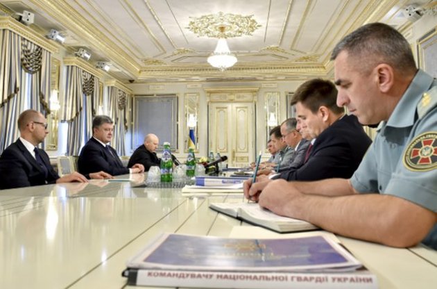 Военный кабинет обсуждает ситуацию в Донбассе и переговоры в Минске