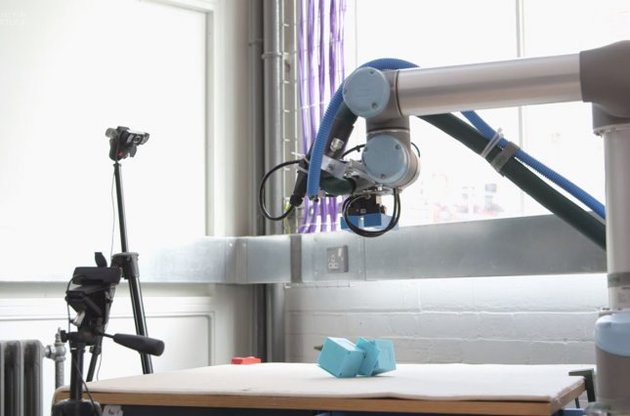 Ученые научили роботов производить собственных "детей"