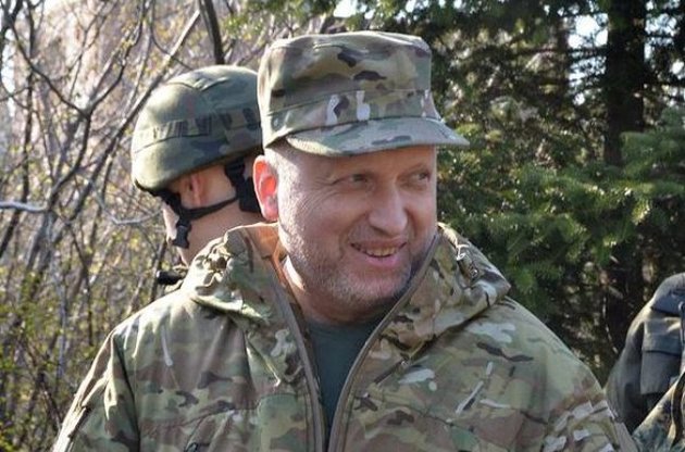 Турчинов пообещал военное положение в случае активизации российских войск