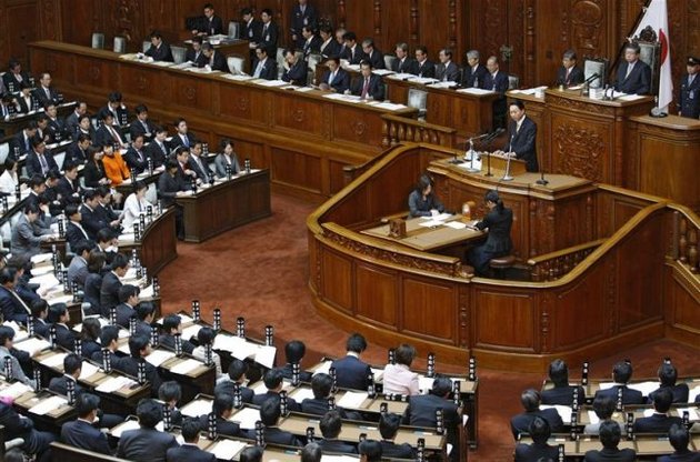 В Японии из-за ярых споров в парламенте отложили голосование за проект о силах самообороны