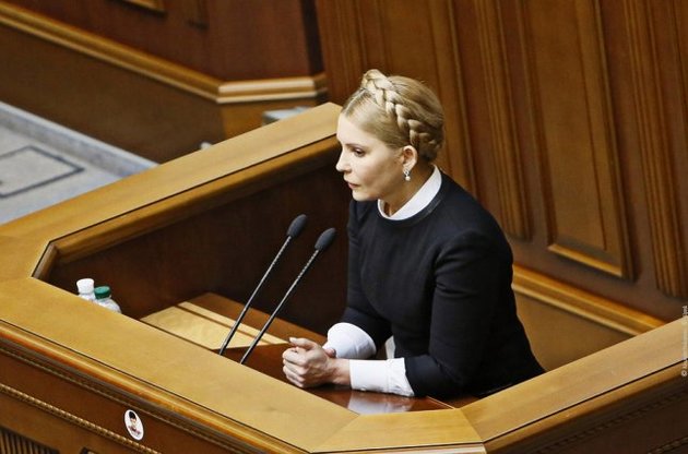 Тимошенко "со слезами" проголосовала за "позорную" реструктуризацию долга