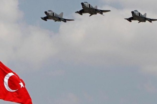 В Генштабе Турции заявили, что ПВО Сирии захватили в качестве целей турецкие истребители