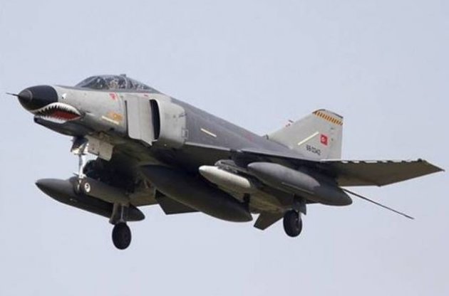 Туреччина завдала авіаударів по позиціях курдів