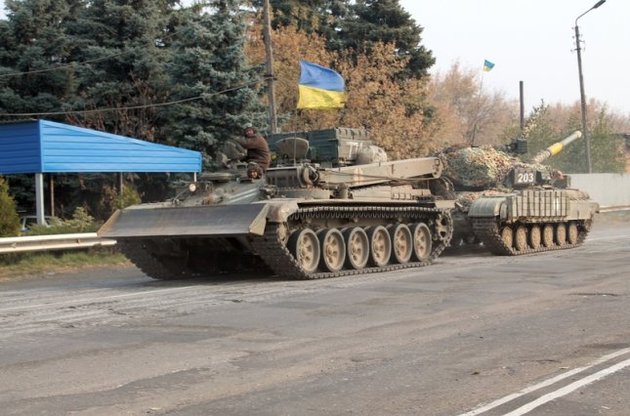 Украинские военные завершили отвод танков во всех направлениях - пресс-центр АТО