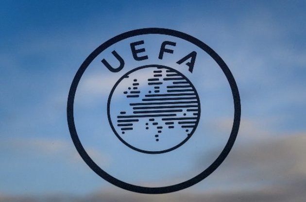 УЕФА отложил решение по нападению на темнокожих фанатов на матче "Динамо"