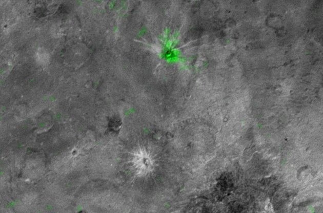 Вчені виявили загадковий молодий кратер на Хароні