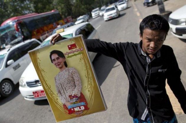 На выборах в Мьянме победила оппозиция
