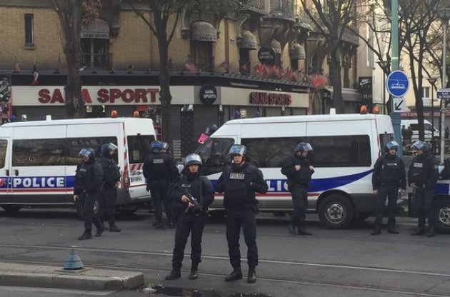 Задержанные в Париже террористы планировали атаковать аэропорт "Шарль де Голль"
