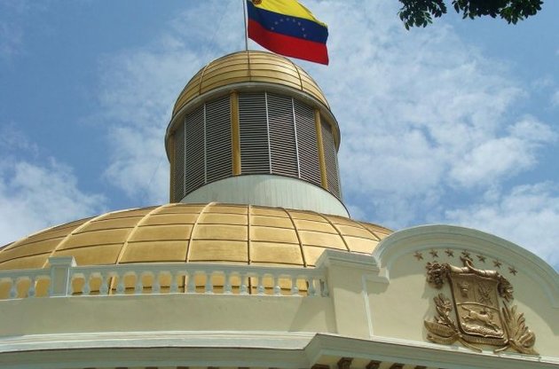 Оппозиция получила конституционное большинство в парламенте Венесуэлы
