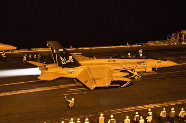 Авианосец США "Гарри Трумэн" присоединился к борьбе против "Исламского государства"