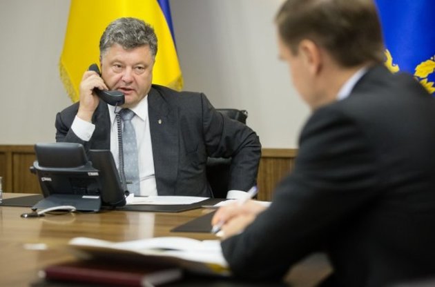 Порошенко обговорив з Меркель і Олланд ситуацію в Донбасі