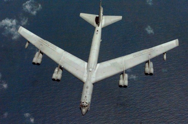 США перебросили в Южную Корею бомбардировщик В-52 в ответ на испытание КНДР водородной бомбы