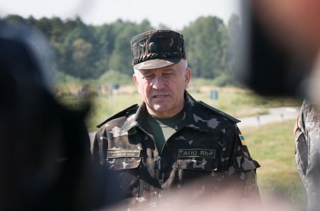 Порошенко уволил командующего Сухопутными войсками Пушнякова
