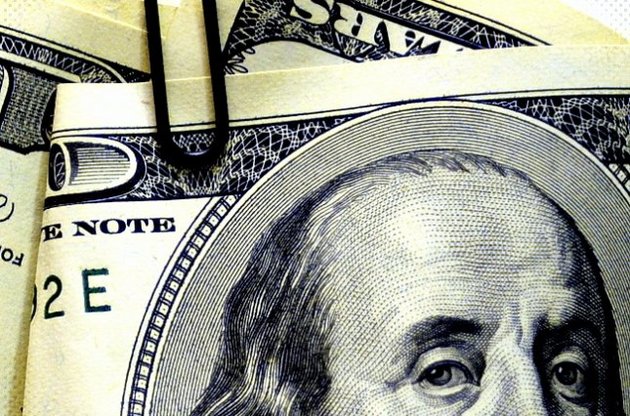Курс гривни на межбанке упал до 24,68 грн/доллар