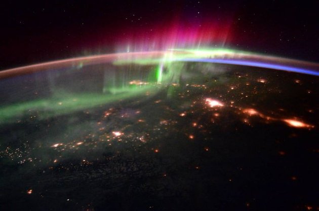 Астронавты МКС опубликовали новый снимок северного сияния