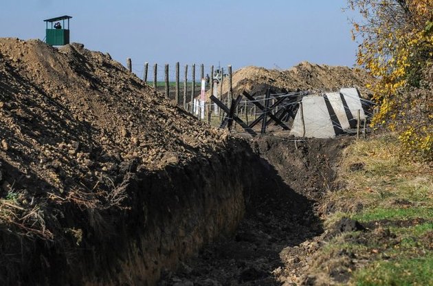 Украина в 2015 году оборудовала 230 км противотанковых рвов на границе с РФ