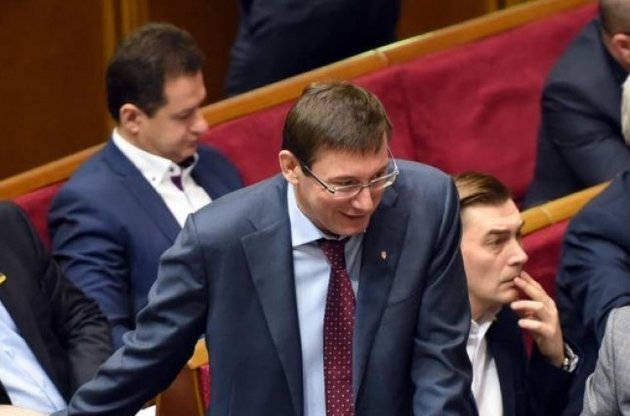 Луценко считает, что Яценюк должен переформатировать Кабмин или уйти в отставку