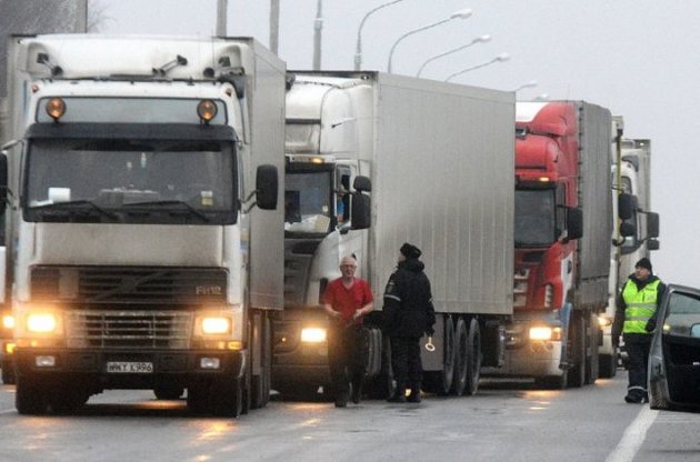 Транзит грузов между Украиной и РФ возобновился