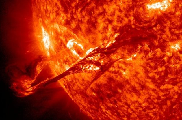 Суперспалах на Сонці може знищити життя на Землі