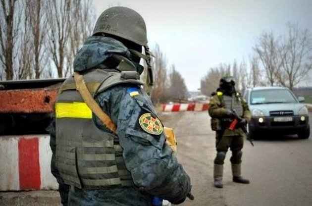 Контрольний пункт "Станиця Луганська" закрили через обстріли бойовиків