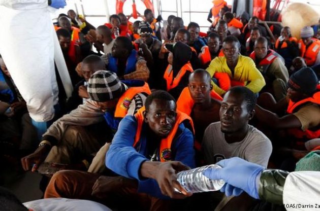 В Средиземном море погибли более 400 беженцев
